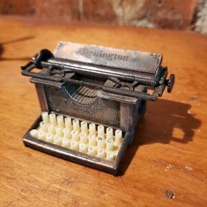 Vintage Remington Typewriter Metallic Pencil Sharpener